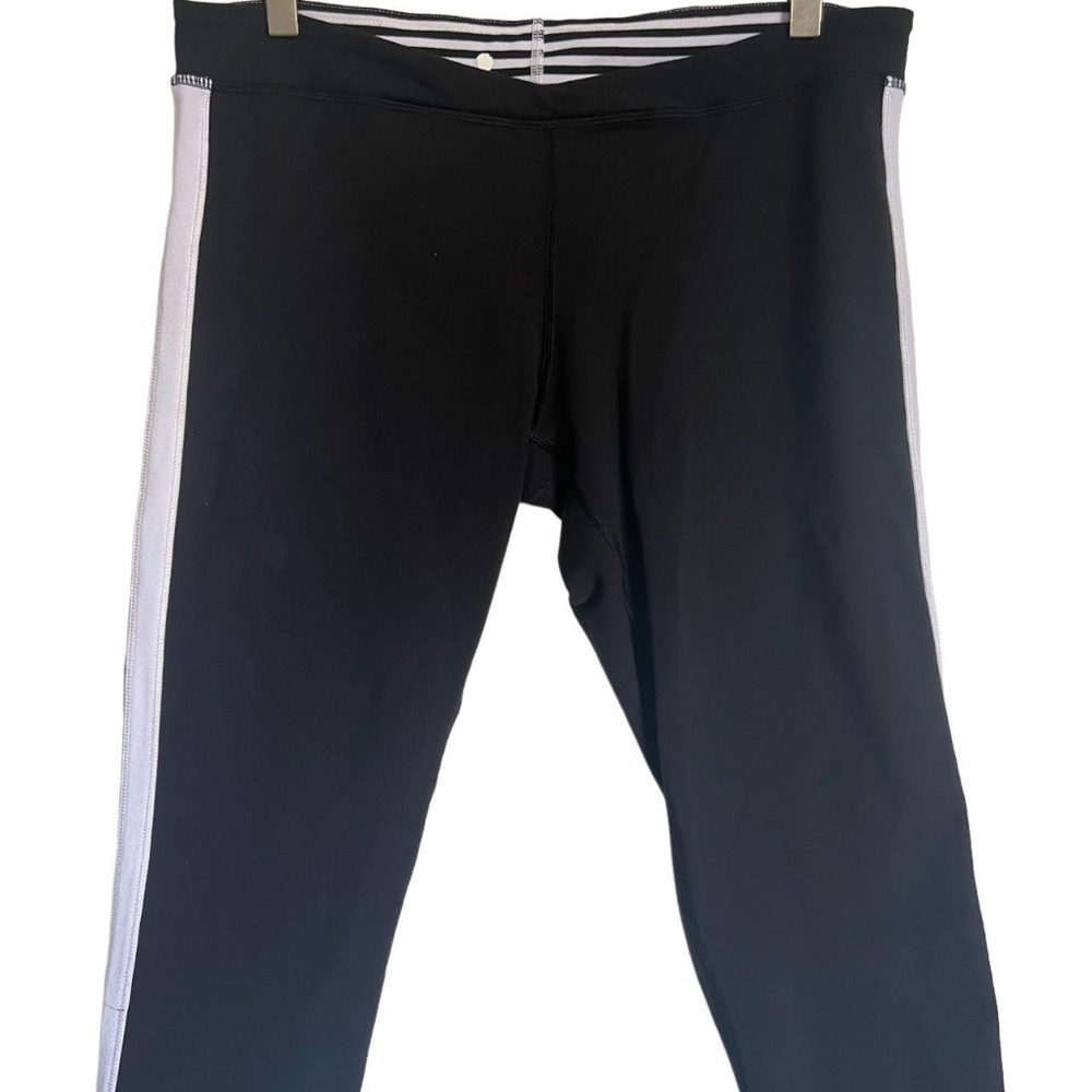 Lululemon black capri leggings